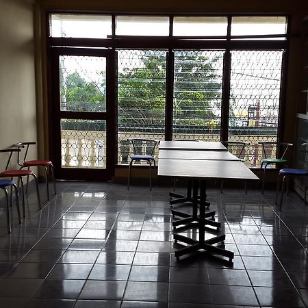 Kampung Bule Hostel ラブハン・バジョ エクステリア 写真