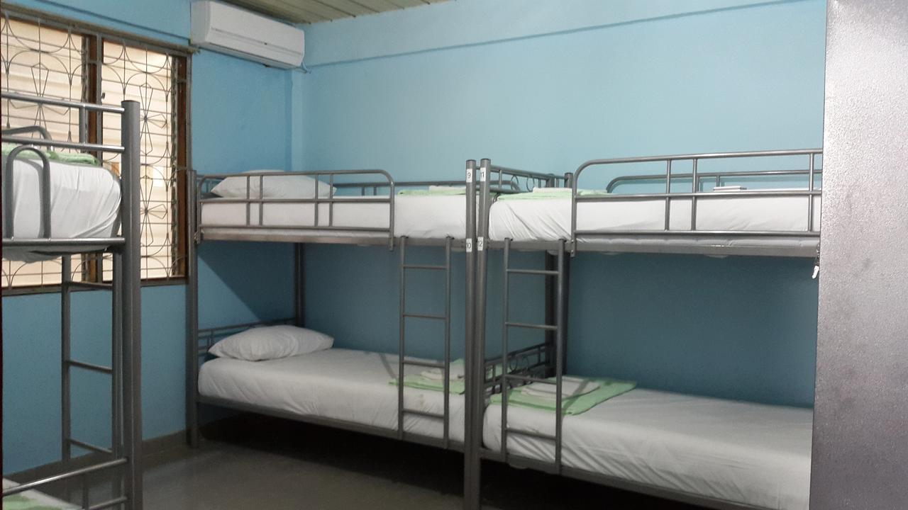 Kampung Bule Hostel ラブハン・バジョ エクステリア 写真